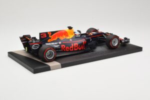 Red Bull Racing Tag Heuer RB13 #3 D. Ricciardo 3rd Place Malaysian GP 2017 Minichamps 1:18 117171503 メタル - 画像 3/6