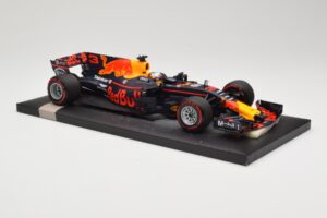 Red Bull Racing Tag Heuer RB13 #3 D. Ricciardo 3rd Place Malaysian GP 2017 Minichamps 1:18 117171503 メタル - 画像 4/6
