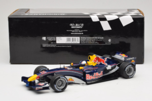 Red Bull RB1 Cosworth #15 C. Klien Red Bull Racing Showcar 2005 Minichamps 1:18 100050085 メタル - 画像 6/7