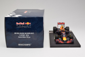 Red Bull RB12 Tag Heuer #26 D. Kvyat Red Bull Racing Showcar 2016 Minichamps 1:18 117160026 レジン - 画像 6/7