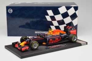 Red Bull RB12 Tag Heuer #26 D. Kvyat Red Bull Racing Showcar 2016 Minichamps 1:18 117160026 レジン - 画像 7/7