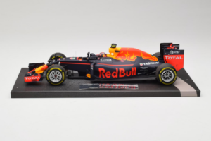 Red Bull RB12 Tag Heuer #26 D. Kvyat Red Bull Racing Showcar 2016 Minichamps 1:18 117160026 レジン