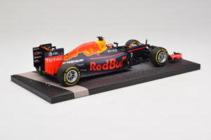 Red Bull RB12 Tag Heuer #26 D. Kvyat Red Bull Racing Showcar 2016 Minichamps 1:18 117160026 レジン - 画像 3/7