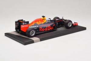 Red Bull RB12 Tag Heuer #3 D. Ricciardo Red Bull Racing 1st Pole Monaco Grand Prix 2016 Minichamps 1:18 117160103 レジン - 画像 3/7