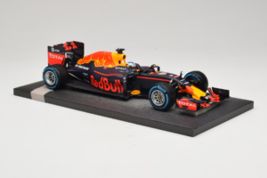 Red Bull RB12 Tag Heuer #3 D. Ricciardo Red Bull Racing Brazilian Grand Prix 2016 Minichamps 1:18 117161203 レジン - 画像 4/6