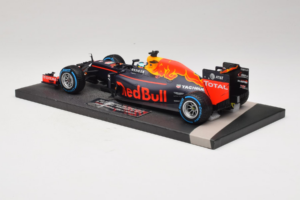 Red Bull RB12 Tag Heuer #3 D. Ricciardo Red Bull Racing Brazilian Grand Prix 2016 Minichamps 1:18 117161203 レジン - 画像 5/6