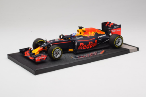 Red Bull RB12 Tag Heuer #3 D. Ricciardo Red Bull Racing Showcar 2016 Minichamps 1:18 117160003 レジン - 画像 2/7