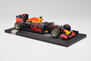 Red Bull RB12 Tag Heuer #3 D. Ricciardo Red Bull Racing Showcar 2016 Minichamps 1:18 117160003 レジン - 画像 4/7