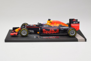 Red Bull RB12 Tag Heuer #3 D. Ricciardo Red Bull Racing Showcar 2016 Minichamps 1:18 117160003 レジン