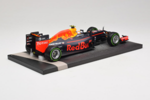 Red Bull RB12 Tag Heuer #33 M. Verstappen Red Bull Racing Showcar 2016 Minichamps 1:18 117161233 レジン - 画像 3/7