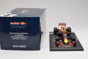 Red Bull RB12 Tag Heuer #33 M. Verstappen Red Bull Racing Showcar 2016 Minichamps 1:18 117161233 レジン - 画像 6/7