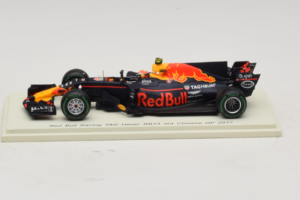 Red Bull RB13 Tag Heuer #33 M. Verstappen 3rd Chinese Grand Prix 2017 Spark 1:43 S5037 レジン