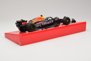Red Bull RB18 #1 M. Verstappen Oracle Red Bull Racing Japanese Grand Prix Winner World Champion 2022 Minichamps 1:18 11322280 - 画像 3/7