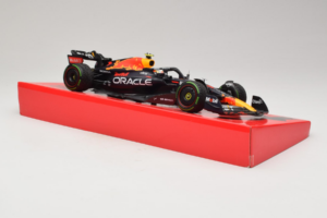 Red Bull RB18 #1 M. Verstappen Oracle Red Bull Racing Japanese Grand Prix Winner World Champion 2022 Minichamps 1:18 11322280 - 画像 4/7