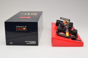 Red Bull RB18 #1 M. Verstappen Oracle Red Bull Racing Japanese Grand Prix Winner World Champion 2022 Minichamps 1:18 11322280 - 画像 6/7
