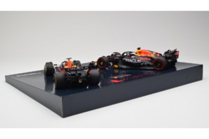 Red Bull RB19 Honda RBPT #1 M. Verstappen Oracle Red Bull Racing Qatar Grand Prix World Champion 2023 Minichamps 1:18 1122318 - 画像 4/6