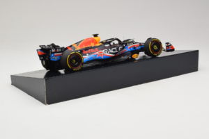 Red Bull RB19 #1 M. Verstappen Oracle Red Bull Racing United States Grand Prix Winner World Champion 2023 Minichamps 1:18 113 - 画像 3/7