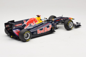 Red Bull RB7 Renault #1 S. Vettel Red Bull Racing Showcar 2011 Minichamps 1:18 110110071-1 メタル - 画像 2/7