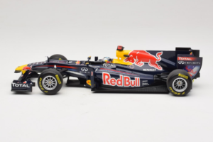 Red Bull RB7 Renault #1 S. Vettel Red Bull Racing Showcar 2011 Minichamps 1:18 110110071-1 メタル - 画像 3/7