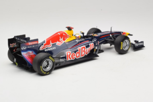 Red Bull RB7 Renault #1 S. Vettel Red Bull Racing World Champion 2011 Minichamps 1:18 110110001 メタル - 画像 2/6