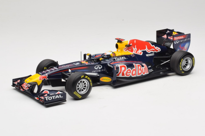 Red Bull RB7 Renault #1 S. Vettel Red Bull Racing World Champion 2011 Minichamps 1:18 110110001 メタル