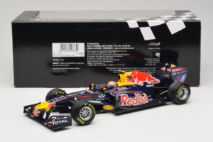 Red Bull RB7 Renault #2 M. Webber Red Bull Racing Showcar 2011 Minichamps 1:18 110110002 メタル - 画像 6/7