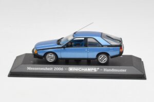Renault Fuego ブルーメタリック Minichamps 1:43 400113520 メタル