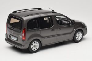 Renault Juvaquatre Break 300 kg アイボリー Norev 1:18 185260 メタル - 画像 2/6