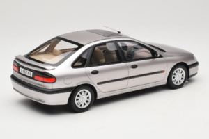 Renault Laguna V6 3.0 Baccara Opal Grey Otto 1:18 OT1185 レジン - 画像 2/6