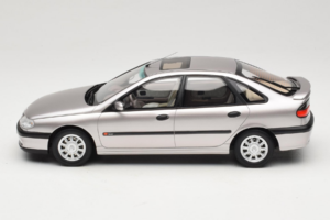 Renault Laguna V6 3.0 Baccara Opal Grey Otto 1:18 OT1185 レジン - 画像 3/6
