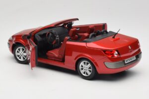 Renault Megane Mk1 CC レッド Solido 1:18 8152 メタル - 画像 5/8