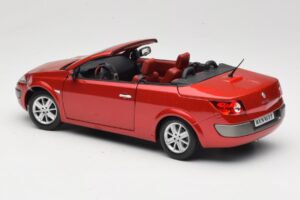 Renault Megane Mk1 CC レッド Solido 1:18 8152 メタル - 画像 7/8