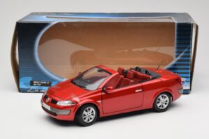Renault Megane Mk1 CC レッド Solido 1:18 8152 メタル - 画像 8/8