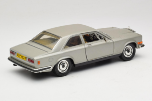 Rolls-Royce Camargue シルバー ダイヤモンドエディション Bburago 1:18 3001-M3 メタル - 画像 3/8