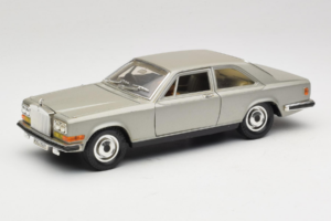 Rolls-Royce Camargue シルバー ダイヤモンドエディション Bburago 1:18 3001-M3 メタル
