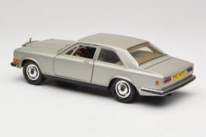 Rolls-Royce Camargue シルバー ダイヤモンドエディション Bburago 1:18 3001-M3 メタル - 画像 7/8