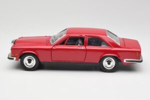 Rolls-Royce Camargue レッド Bburago 1:22 3001 メタル - 画像 4/8