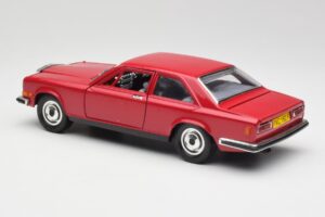 Rolls-Royce Camargue レッド Bburago 1:22 3001 メタル - 画像 7/8