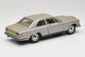 Rolls-Royce Camargue シルバー Bburago 1:18 3001-M2 メタル - 画像 3/8