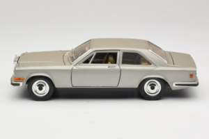 Rolls-Royce Camargue シルバー Bburago 1:18 3001-M2 メタル - 画像 4/8