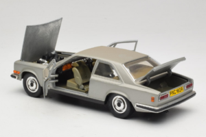 Rolls-Royce Camargue シルバー Bburago 1:18 3001-M2 メタル - 画像 5/8
