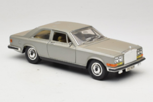 Rolls-Royce Camargue シルバー Bburago 1:18 3001-M2 メタル - 画像 6/8