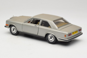 Rolls-Royce Camargue シルバー Bburago 1:18 3001-M2 メタル - 画像 7/8
