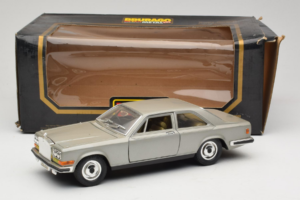 Rolls-Royce Camargue シルバー Bburago 1:18 3001-M2 メタル - 画像 8/8