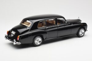Rolls-Royce Phantom VI EWB ブラック Kyosho 1:18 08905BK メタル - 画像 3/8