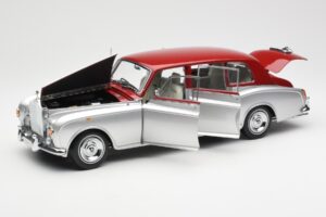 Rolls-Royce Phantom VI シルバーレッド Kyosho 1:18 08905SR メタル - 画像 2/8