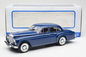 Rolls-Royce Silver Cloud III Flying Spur Mulliner RHD ダークブルー MCG 1:18 MCG18124 メタル - 画像 6/6