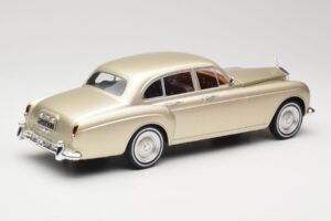 Rolls-Royce Silver Cloud III Flying Spur H.J. Mulliner ゴールド MCG 1:18 MCG18058 メタル - 画像 2/6