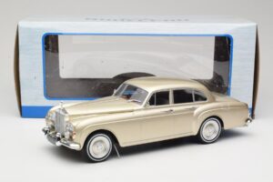 Rolls-Royce Silver Cloud III Flying Spur H.J. Mulliner ゴールド MCG 1:18 MCG18058 メタル - 画像 6/6