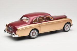 Rolls-Royce Silver Cloud III Flying Spur H.J. Mulliner レッド & ゴールド MCG 1:18 MCG18132 メタル - 画像 2/6